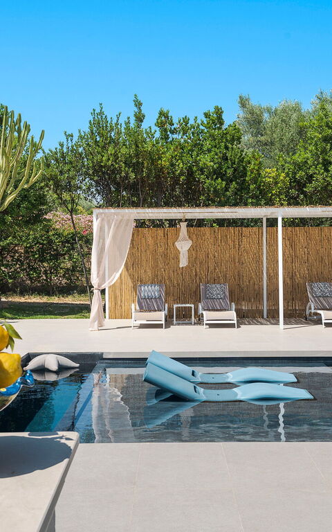 Pigna Blue: Building Exterior, Outdoor, Pool