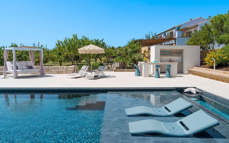 Pigna Blue: Building Exterior, Outdoor, Pool