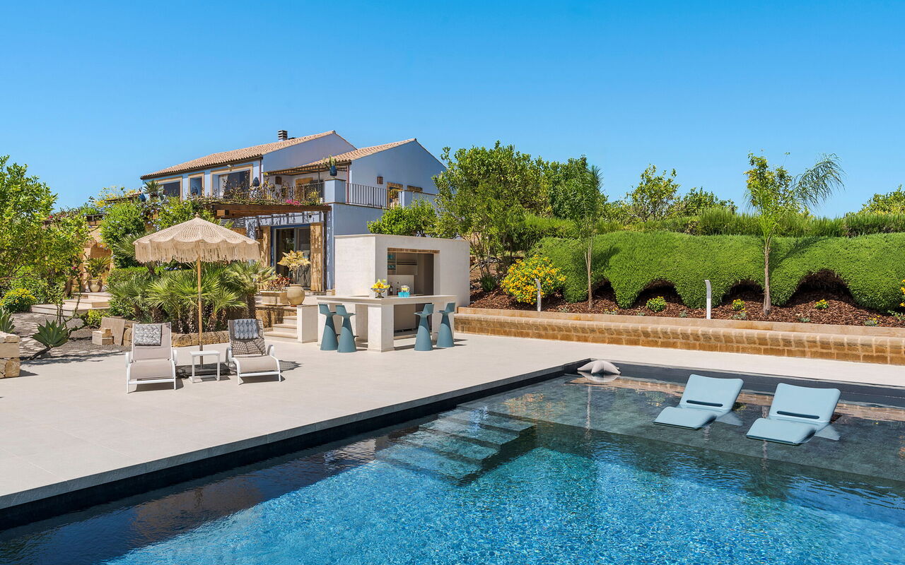 Pigna Blue: Building Exterior, Outdoor, Pool