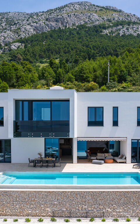 Villa Sea Breeze: Building Exterior, Pool