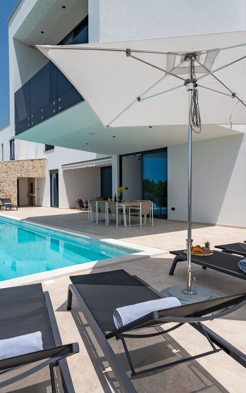 Villa Loma: Balcony / Terrace / Patio, Outdoor, Pool