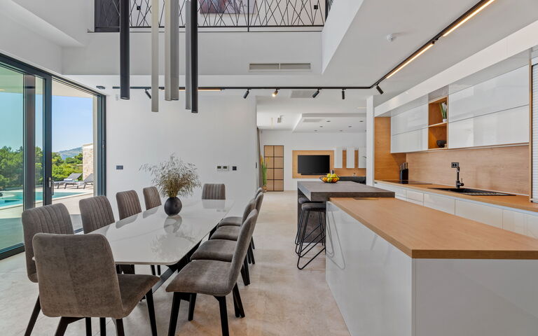 Villa Loma: Dining Room, Kitchen