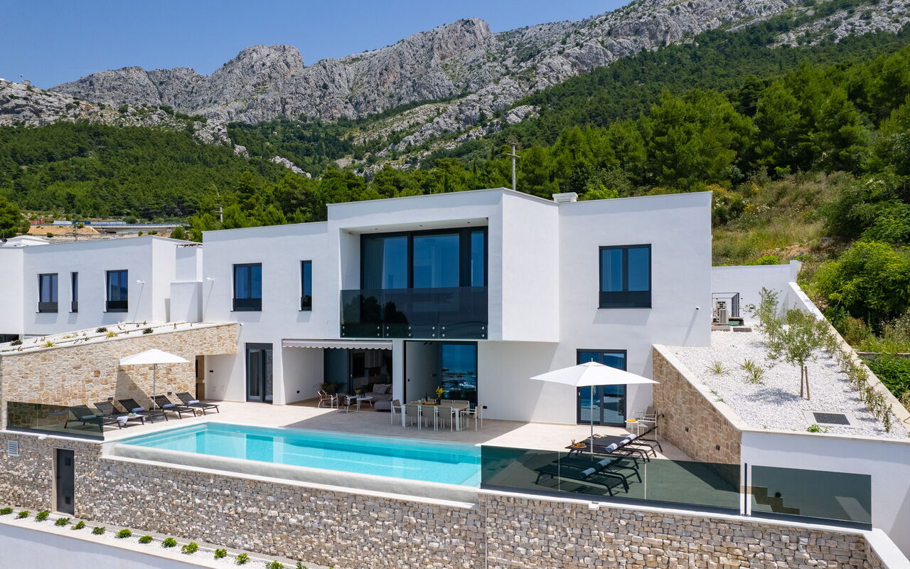 Villa Loma: Balcony / Terrace / Patio, Building Exterior, Pool, Scenic View