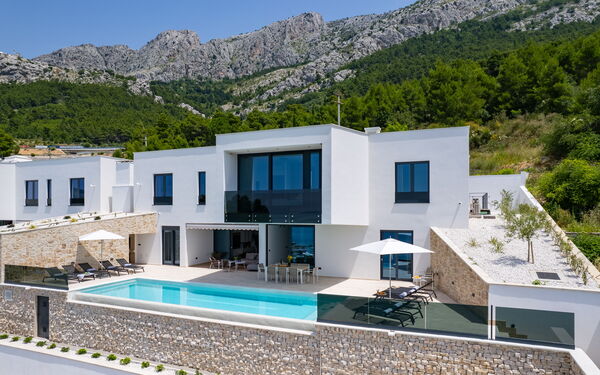 Villa Loma: Balcony / Terrace / Patio, Building Exterior, Pool, Scenic View