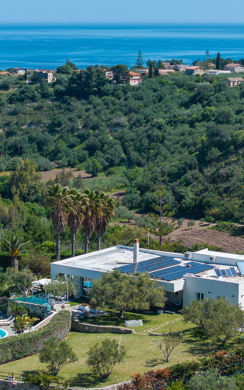 Villa Demetra: Garden, Pool, Scenic View