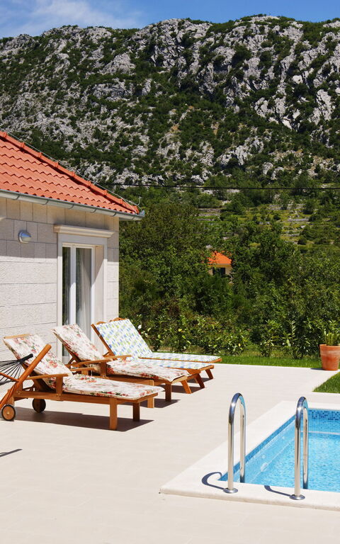 Villa Zupa: Outdoor, Pool
