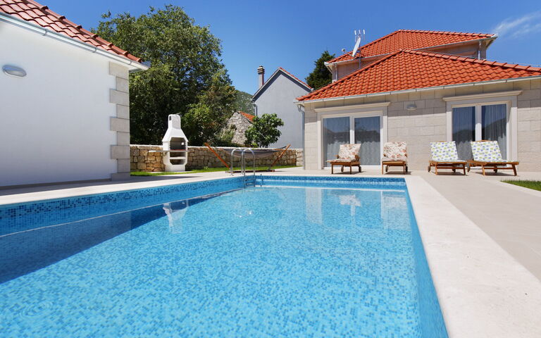 Villa Zupa: Balcony / Terrace / Patio, Pool