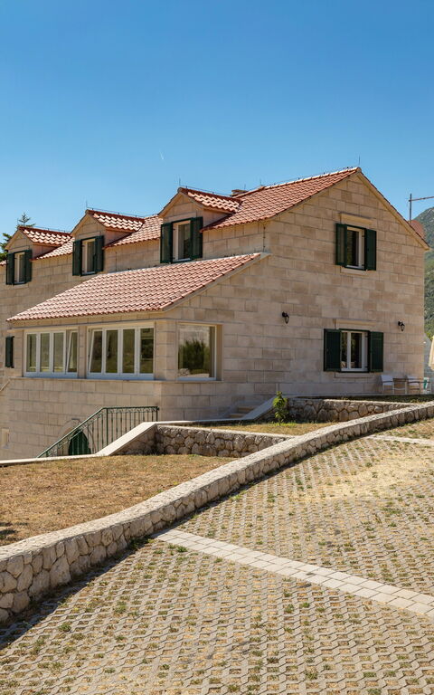 Villa Roglic: Building Exterior, Garden