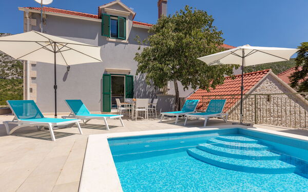 Villa Roglic: Outdoor, Pool