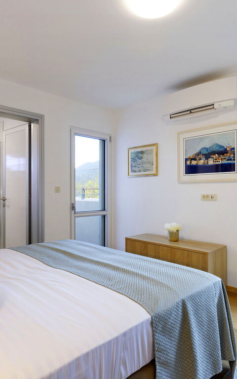 Villa Jure: Bathroom, Bedroom