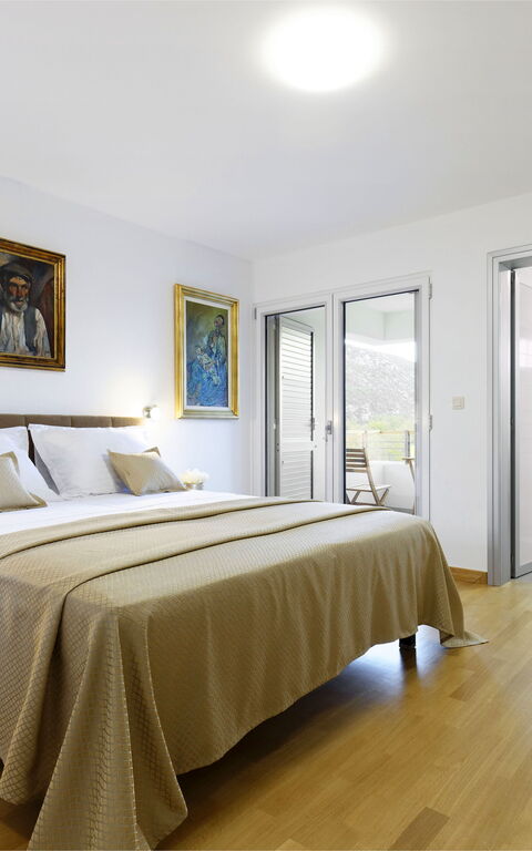 Villa Jure: Bathroom, Bedroom