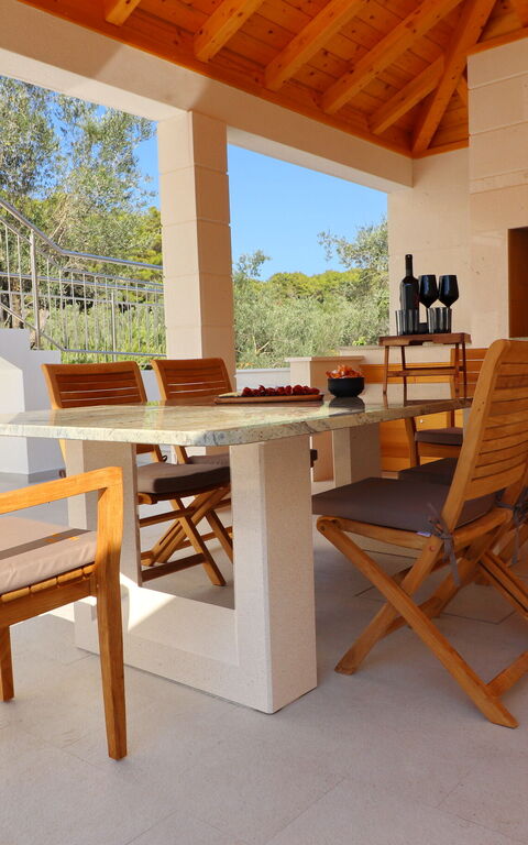 Villa Emerald: Balcony / Terrace / Patio, Kitchen, Outdoor