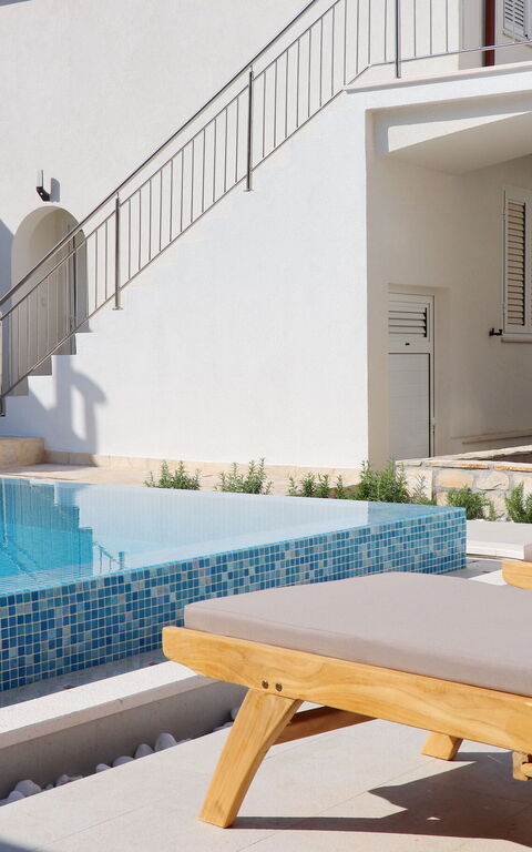 Villa Emerald: Building Exterior, Pool