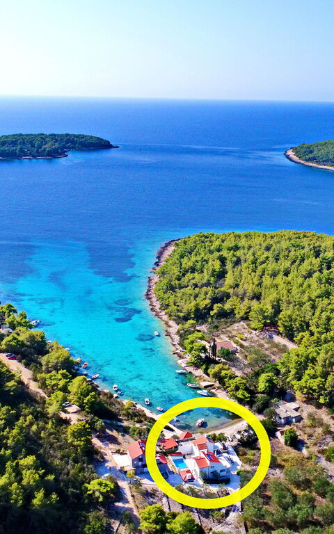 Villa Emerald: Building Exterior, Scenic View