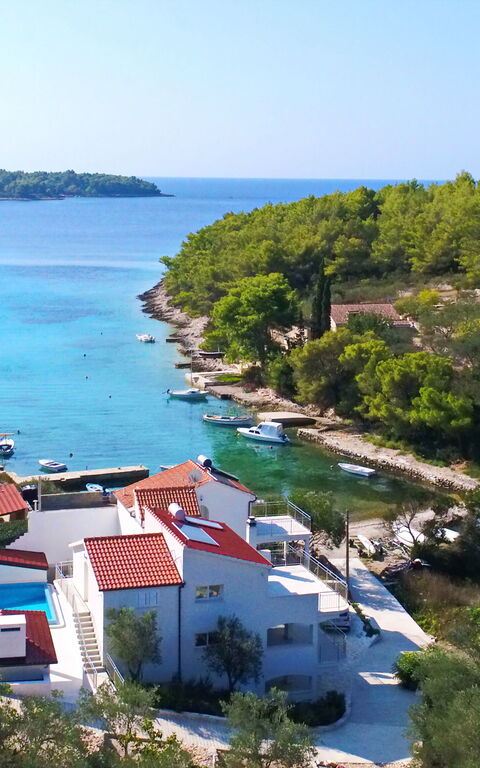 Villa Emerald: Building Exterior, Scenic View