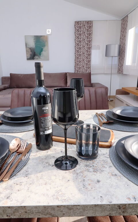 Villa Emerald: Dining Room, Living Room