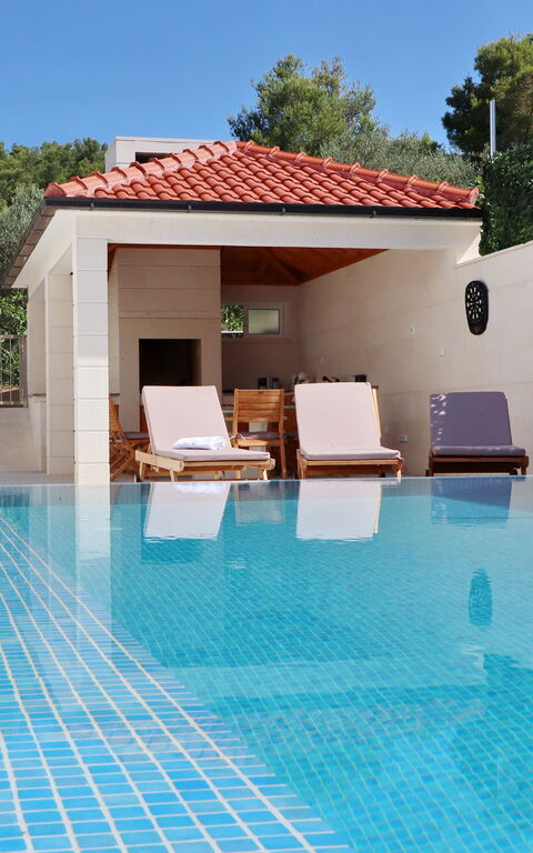 Villa Emerald: Building Exterior, Pool