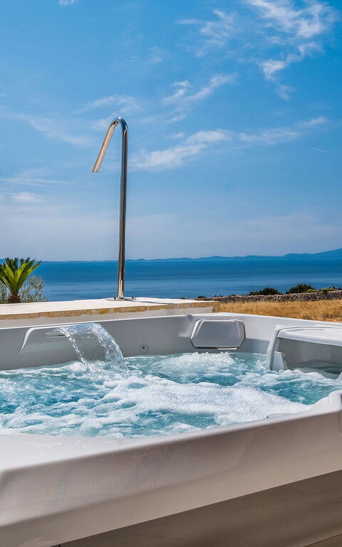Villa Kelena: Hot Tub, Outdoor, Pool