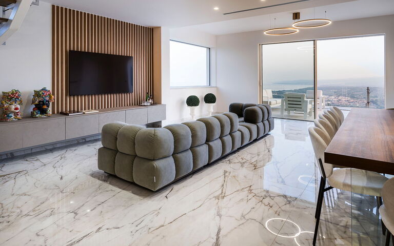 Grand Tour Villa: Living Room