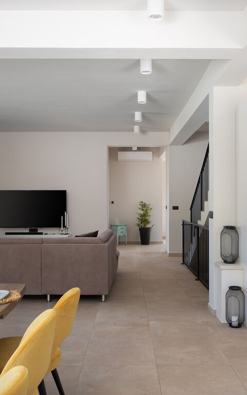 Villa Vivere: Dining Room, Kitchen, Living Room