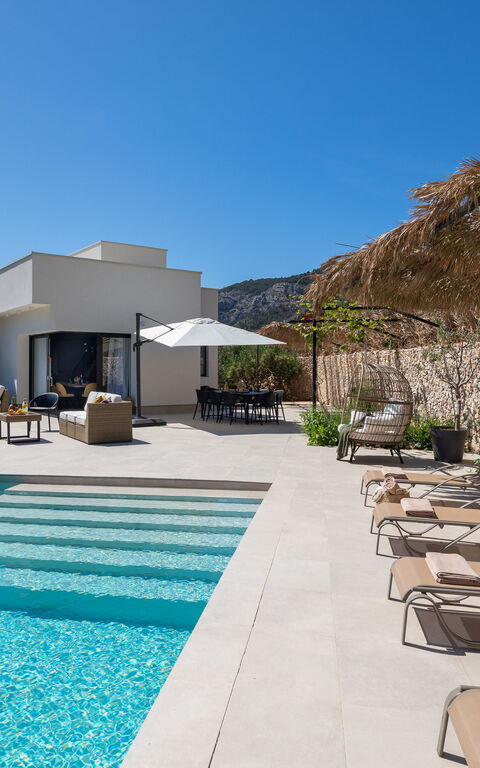 Villa Vivere: Balcony / Terrace / Patio, Building Exterior, Outdoor, Pool, Scenic View