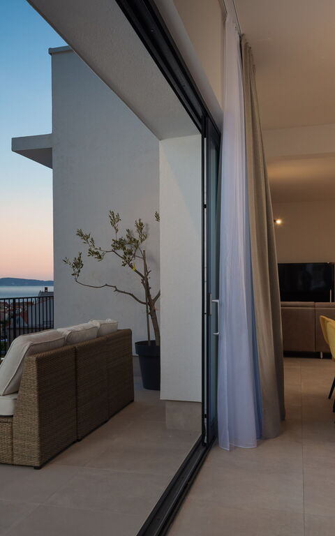 Villa Vivere: Balcony / Terrace / Patio, Dining Room, Scenic View