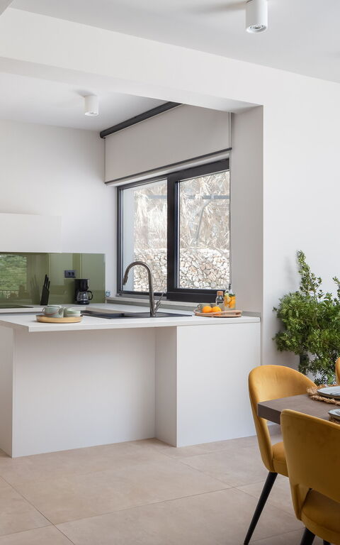 Villa Vivere: Dining Room, Kitchen