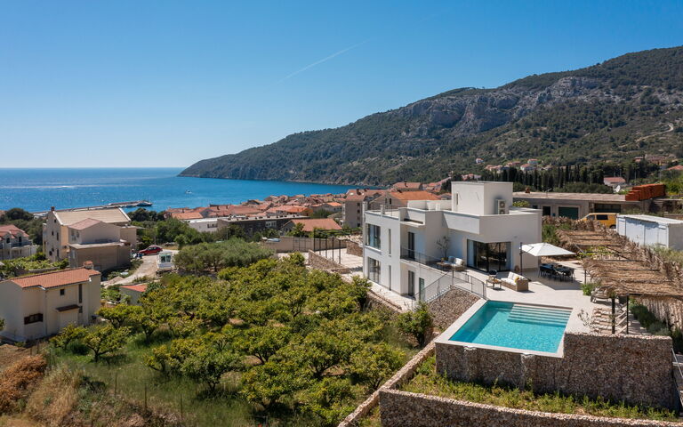Villa Vivere: Building Exterior, Garden, Pool, Scenic View