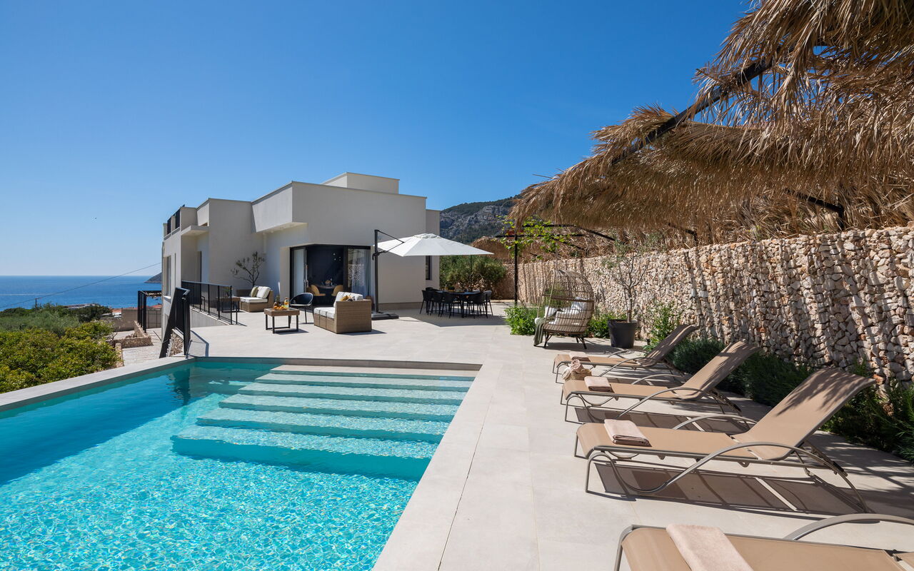 Villa Vivere: Balcony / Terrace / Patio, Building Exterior, Outdoor, Pool, Scenic View