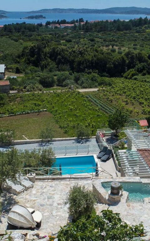Villa Azurit: Pool, Scenic View