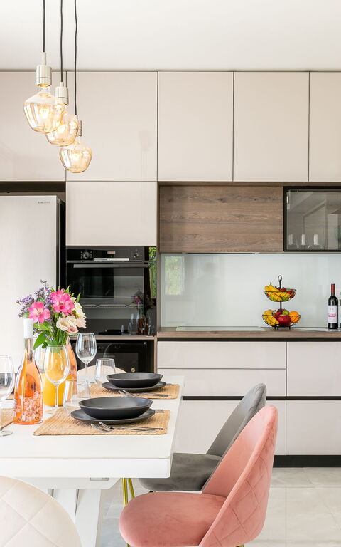 Villa Spectrum: Dining Room, Kitchen