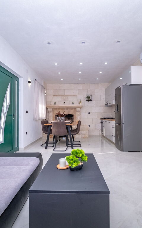 Villa Diana: Kitchen, Living Room, Main Entrance