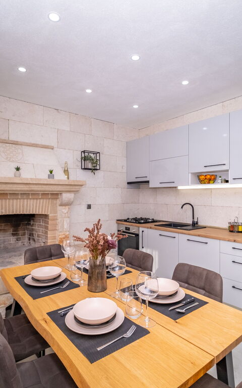 Villa Diana: Dining Room, Kitchen