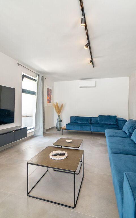 Villa Cosmic: Living Room