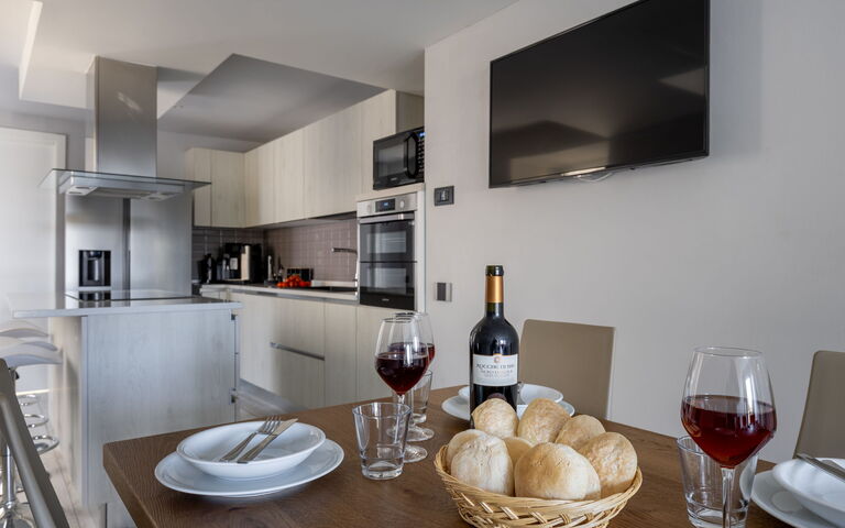 Villa Acquaviva: Dining Room, Kitchen