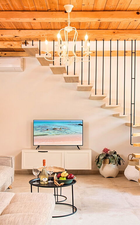 Villa Mirage: Living Room