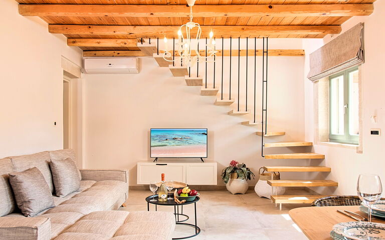 Villa Mirage: Living Room