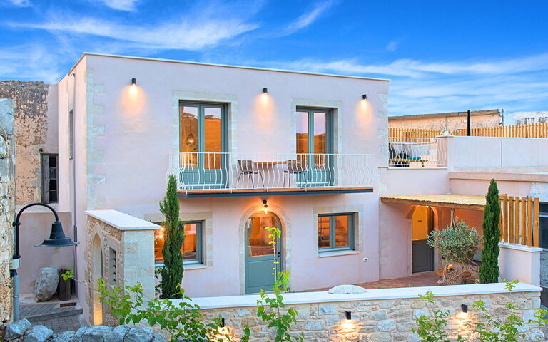 Villa Mirage: Building Exterior, Main Entrance, Outdoor