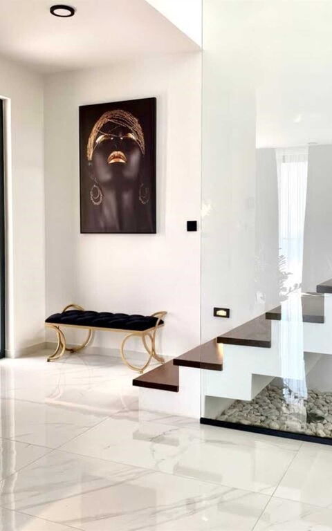 Villa Nikta: Main Entrance, Room Detail