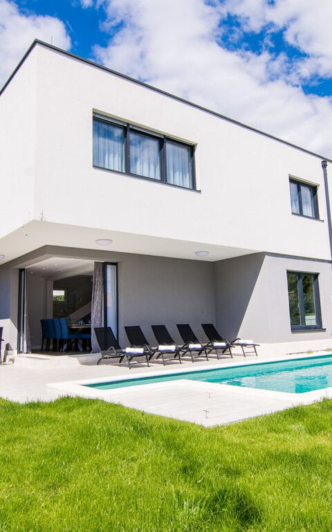 Villa Orvas 190: Balcony / Terrace / Patio, Building Exterior, Garden, Pool