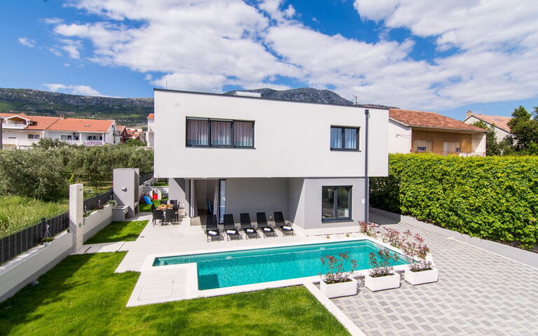 Villa Orvas 190: Balcony / Terrace / Patio, Building Exterior, Garden, Outdoor, Pool