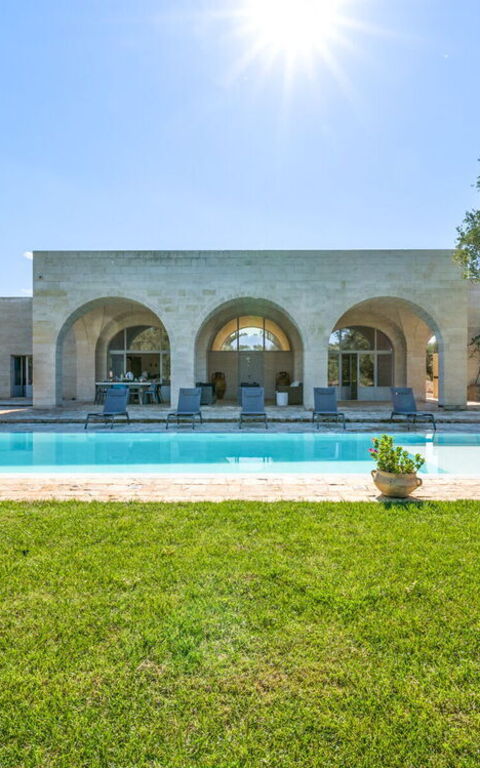 Tenuta Palù: Balcony / Terrace / Patio, Building Exterior, Garden, Pool