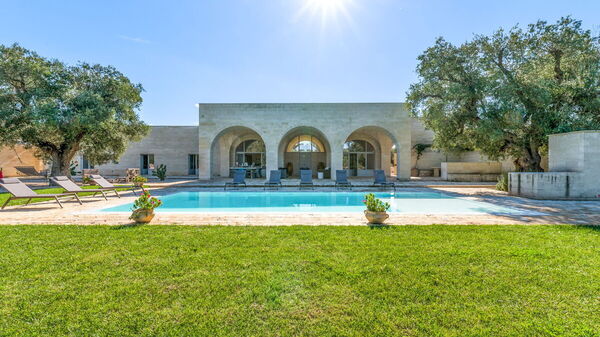 Tenuta Palù: Balcony / Terrace / Patio, Building Exterior, Garden, Pool