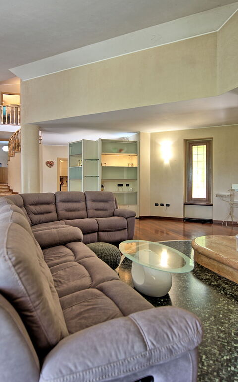 Villa Paradiso: Dining Room, Living Room