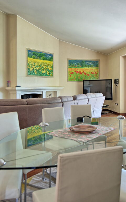 Villa Paradiso: Dining Room, Living Room