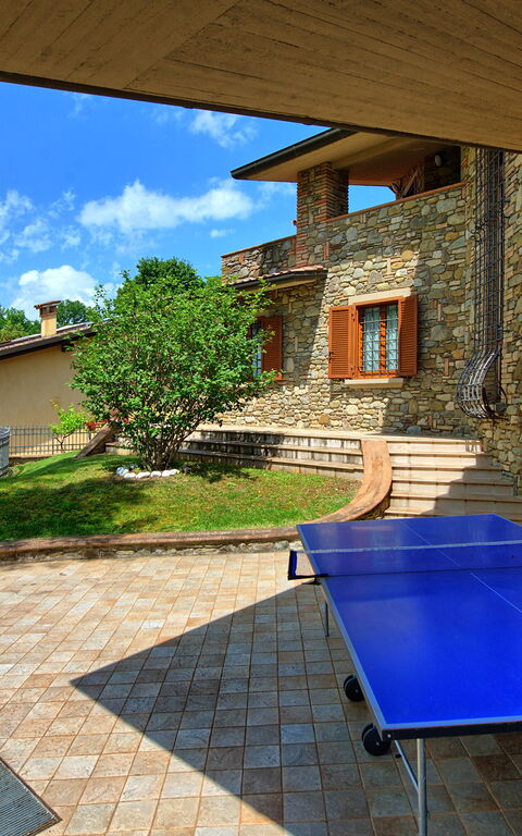 Villa Paradiso: Balcony / Terrace / Patio, Building Exterior, Garden