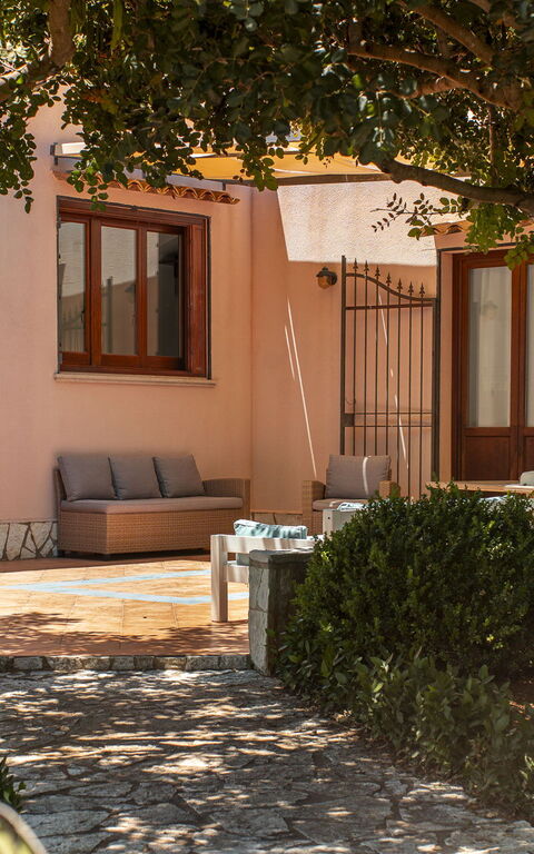 Villa Petra: Balcony / Terrace / Patio, Building Exterior, Garden, Outdoor