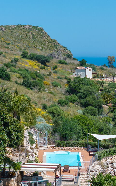 Villa Petra: Pool, Scenic View