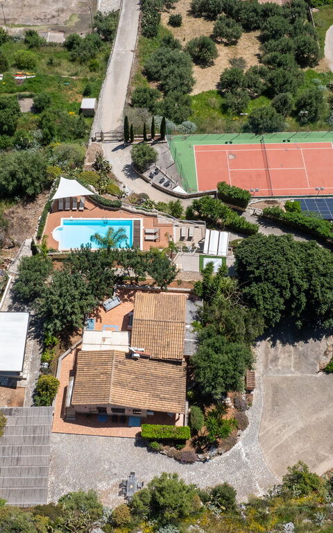Villa Petra: Pool, Scenic View
