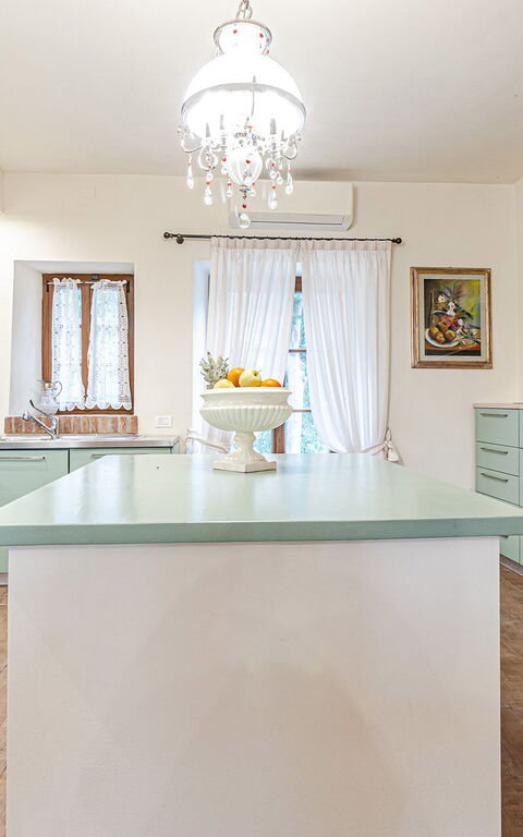 Chateau La Siroque: Kitchen